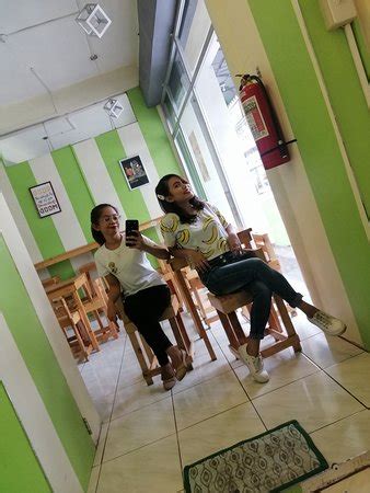 Apogans Kitchen Restauant, Calapan .